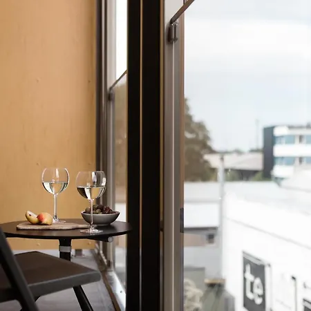 Bob W Telliskivi * Reval